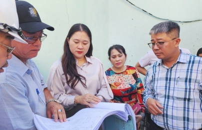 Lãnh đạo phường kiểm tra các trường học, chuẩn bị năm học mới