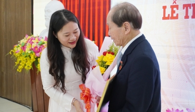 Phường Hải Châu trao tặng Huy hiệu Đảng 68 đồng chí