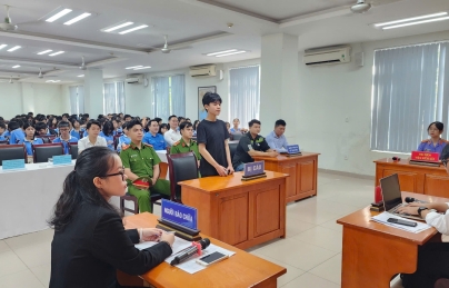 Đoàn phường Hải Châu tổ chức Phiên tòa giả định xét xử vụ án: Vận chuyển trái phép chất ma tuý, tuyên truyền pháp luật cho đoàn viên, thanh niên 2025 Đoàn phường Hải Châu tổ chức Phiên tòa giả định xét xử vụ án: Vận chuyển trái phép chất ma tuý, tuyên truyền pháp luật cho đoàn viên, thanh niên 2025