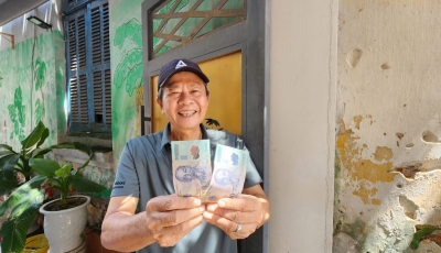 Kỳ 2: Trao quà 2/9 đến tận tay người dân, chính quyền phục vụ không phải khẩu hiệu