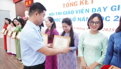 Tuyên dương khen thưởng giáo viên dạy giỏi cấp phường năm học 2025-2026 