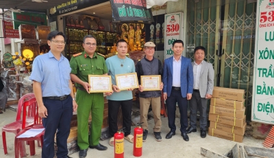 UBND phường Hải Châu thăm, khen thưởng các cá nhân, tập thể tham gia chữa cháy, cứu nạn cứu hộ