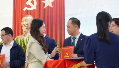 PHƯỜNG HẢI CHÂU CÔNG BỐ QUYẾT ĐỊNH TIẾP NHẬN TỔ CHỨC ĐẢNG VÀ ĐẢNG VIÊN