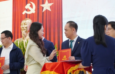 PHƯỜNG HẢI CHÂU CÔNG BỐ QUYẾT ĐỊNH TIẾP NHẬN TỔ CHỨC ĐẢNG VÀ ĐẢNG VIÊN