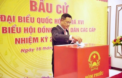 Lãnh đạo thành phố dự khai mạc và bỏ phiếu bầu cử tại phường Hải Châu 