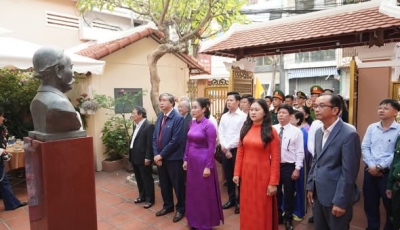 Dâng hương kỷ niệm 100 năm ngày mất nhà yêu nước Phan Châu Trinh