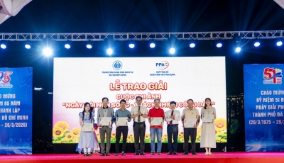 Trao giải cuộc thi ảnh “Ngày hội non sông - Trách nhiệm công dân”