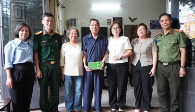 Lãnh đạo phường Hải Châu thăm, tặng quà các gia đình chính sách nhân kỷ niệm 79 năm Ngày Thương binh - Liệt sĩ (27/7/1947 - 27/7/2026) Lãnh đạo phường Hải Châu thăm, tặng quà các gia đình chính sách nhân kỷ niệm 79 năm Ngày Thương binh - Liệt sĩ (27/7/1947 - 27/7/2026)