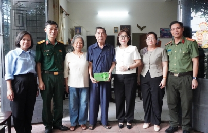 Lãnh đạo phường Hải Châu thăm, tặng quà các gia đình chính sách nhân kỷ niệm 79 năm Ngày Thương binh - Liệt sĩ (27/7/1947 - 27/7/2026) Lãnh đạo phường Hải Châu thăm, tặng quà các gia đình chính sách nhân kỷ niệm 79 năm Ngày Thương binh - Liệt sĩ (27/7/1947 - 27/7/2026)
