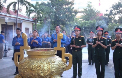 ĐOÀN PHƯỜNG HẢI CHÂU PHỐI HỢP TỔ CHỨC THẮP NẾN TRI ÂN – ĐỜI ĐỜI NHỚ ƠN CÁC ANH HÙNG, NGHĨA SĨ ĐOÀN PHƯỜNG HẢI CHÂU PHỐI HỢP TỔ CHỨC THẮP NẾN TRI ÂN – ĐỜI ĐỜI NHỚ ƠN CÁC ANH HÙNG, NGHĨA SĨ