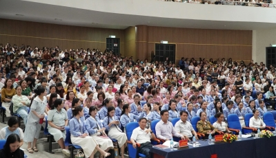 Hơn 1.000 cán bộ, giáo viên tham gia lớp bồi dưỡng chính trị, pháp luật Hè năm 2026 Hơn 1.000 cán bộ, giáo viên tham gia lớp bồi dưỡng chính trị, pháp luật Hè năm 2026