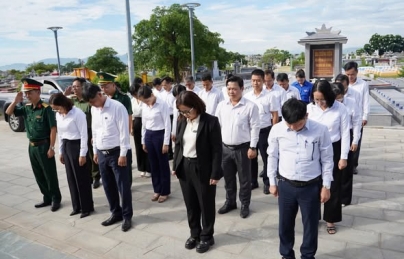 Phường Hải Châu dâng hương tưởng niệm các Anh hùng, Nghĩa sĩ tại Nghĩa trủng Phước Ninh (xã Hòa Tiến) Phường Hải Châu dâng hương tưởng niệm các Anh hùng, Nghĩa sĩ tại Nghĩa trủng Phước Ninh (xã Hòa Tiến)