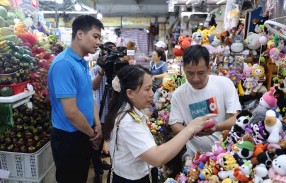 Tổ Công nghệ số cộng đồng đi từng ngõ, gõ từng nhà hỗ trợ hộ kinh doanh chuyển đổi số Tổ Công nghệ số cộng đồng đi từng ngõ, gõ từng nhà hỗ trợ hộ kinh doanh chuyển đổi số