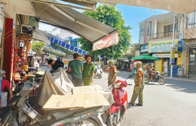 Phường Hải Châu tăng cường mật phục, xử lý tình trạng bỏ rác không đúng nơi quy định Phường Hải Châu tăng cường mật phục, xử lý tình trạng bỏ rác không đúng nơi quy định
