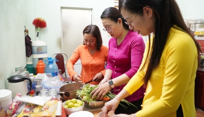 BỮA CƠM TRI ÂN – GÓI TRỌN NGHĨA TÌNH THÁNG BẢY BỮA CƠM TRI ÂN – GÓI TRỌN NGHĨA TÌNH THÁNG BẢY