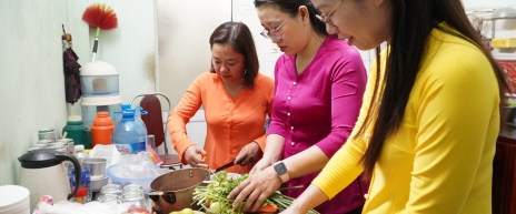 BỮA CƠM TRI ÂN – GÓI TRỌN NGHĨA TÌNH THÁNG BẢY BỮA CƠM TRI ÂN – GÓI TRỌN NGHĨA TÌNH THÁNG BẢY
