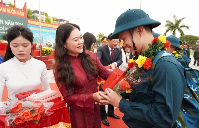 Thanh niên Hải Châu lên đường nhập ngũ