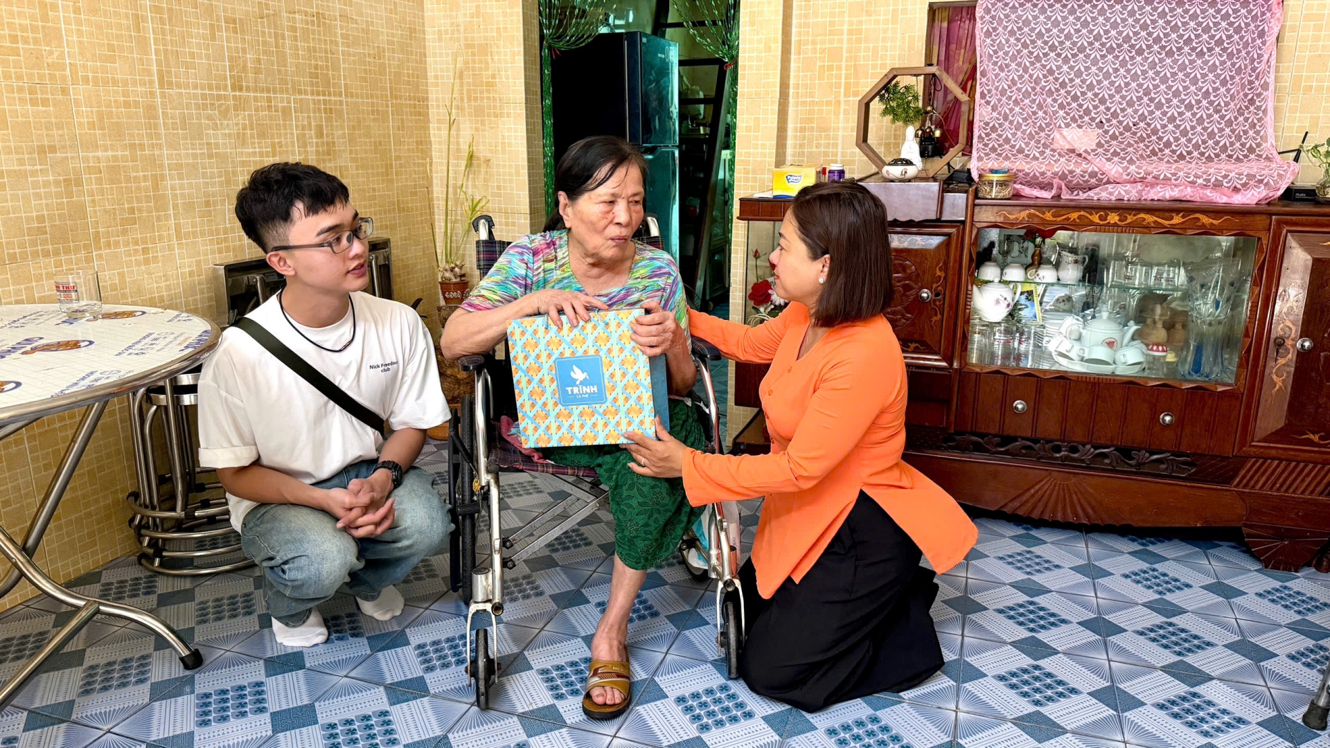 Những phần quà tri ân được trao gửi đến các gia đình