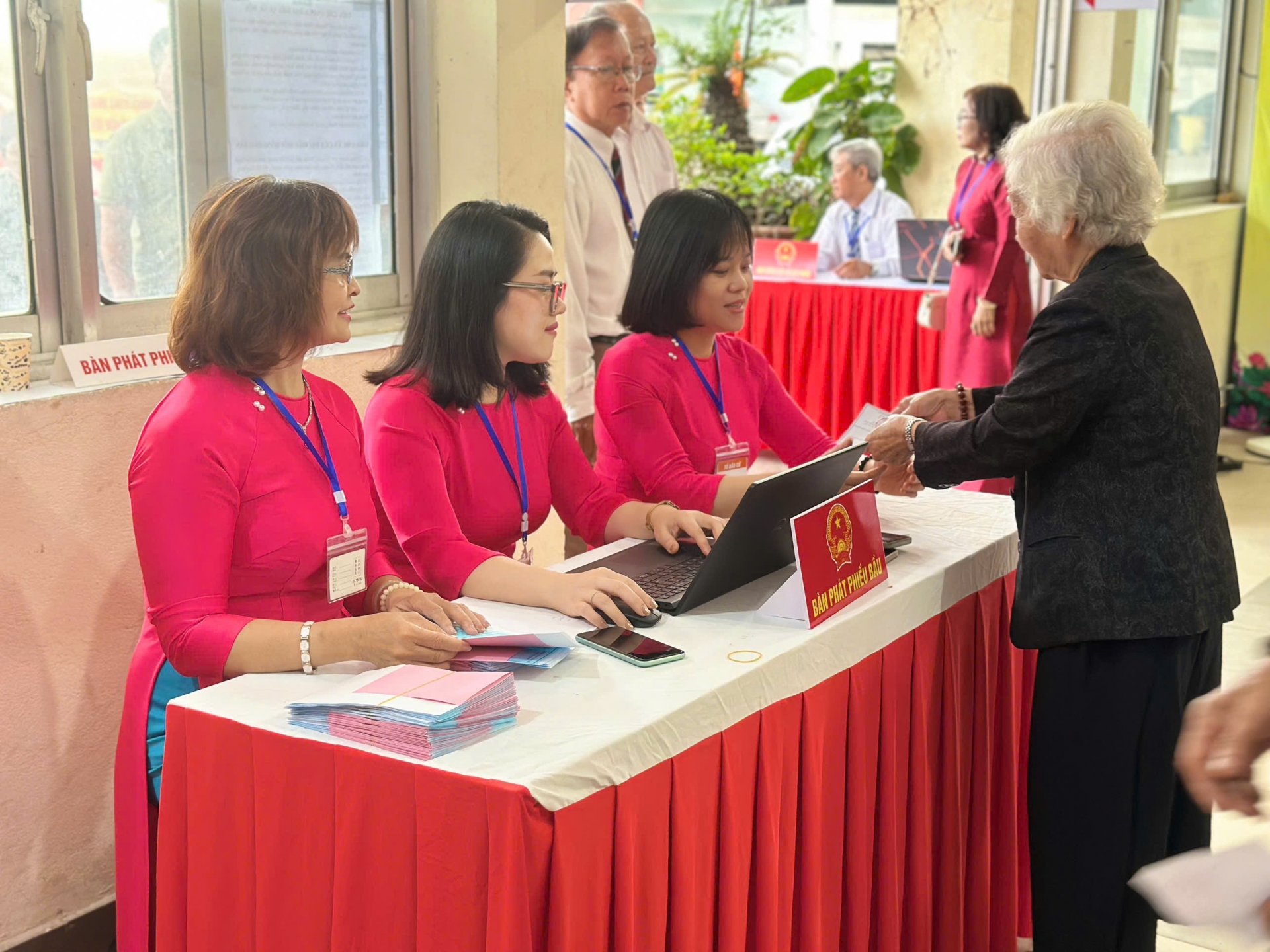 Thực hiện phát phiếu nhanh chóng, chính xác