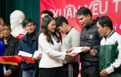 Quận Hải Châu trao tặng 135 suất quà “Xuân yêu thương” Quận Hải Châu trao tặng 135 suất quà “Xuân yêu thương”