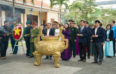Lãnh đạo quận Hải Châu dâng hương, tưởng niệm các anh hùng, nghĩa sĩ Lãnh đạo quận Hải Châu dâng hương, tưởng niệm các anh hùng, nghĩa sĩ