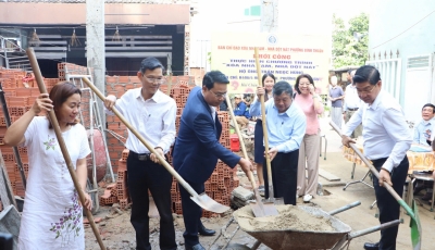 Quận Hải Châu đồng loạt khởi công thực hiện xoá nhà tạm, nhà dột nát Quận Hải Châu đồng loạt khởi công thực hiện xoá nhà tạm, nhà dột nát