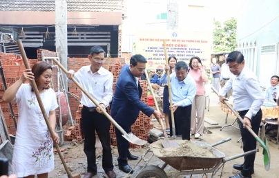 Quận Hải Châu đồng loạt khởi công thực hiện xoá nhà tạm, nhà dột nát Quận Hải Châu đồng loạt khởi công thực hiện xoá nhà tạm, nhà dột nát