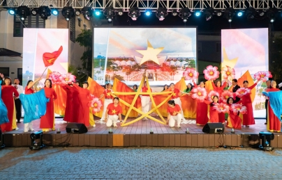 Hòa Cường Bắc - Sẻ chia yêu thương trong chương trình “Âm vang tháng Ba” Hòa Cường Bắc - Sẻ chia yêu thương trong chương trình “Âm vang tháng Ba”