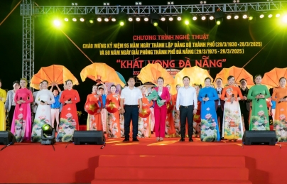 Chương trình nghệ thuật “Khát vọng Đà Nẵng” mang đến những giai điệu hào hùng, tha thiết nhắc nhớ tháng 3 lịch sử Chương trình nghệ thuật “Khát vọng Đà Nẵng” mang đến những giai điệu hào hùng, tha thiết nhắc nhớ tháng 3 lịch sử