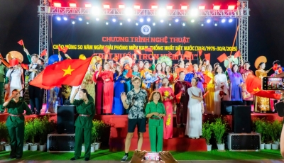 Phố đi bộ Bạch Đằng rực rỡ cờ hoa trong chương trình nghệ thuật “Đất nước trọn niềm vui” Phố đi bộ Bạch Đằng rực rỡ cờ hoa trong chương trình nghệ thuật “Đất nước trọn niềm vui”