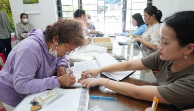 Phường Hải Châu chi trả chế độ trực tiếp cho hơn 5400 đối tượng bảo trợ xã hội Phường Hải Châu chi trả chế độ trực tiếp cho hơn 5400 đối tượng bảo trợ xã hội