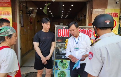 Phường Hải Châu ra quân tăng cường đảm bảo trật tự đô thị, du lịch và vệ sinh môi trường Phường Hải Châu ra quân tăng cường đảm bảo trật tự đô thị, du lịch và vệ sinh môi trường