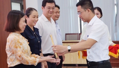 Khen thưởng đột xuất Trung tâm Phục vụ hành chính công và Phòng Văn hoá – Xã hội phường Khen thưởng đột xuất Trung tâm Phục vụ hành chính công và Phòng Văn hoá – Xã hội phường