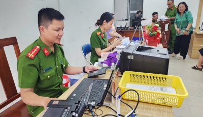 Lãnh đạo phường Hải Châu thăm, động viên cán bộ chiến sĩ Công an phường Lãnh đạo phường Hải Châu thăm, động viên cán bộ chiến sĩ Công an phường