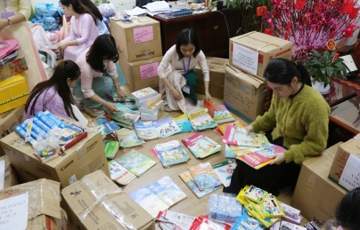 Cô giáo, học sinh Đà Nẵng góp sách vở gửi tặng trường vùng lũ Cô giáo, học sinh Đà Nẵng góp sách vở gửi tặng trường vùng lũ