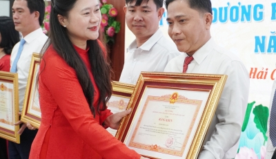 Tôn vinh những đóng góp của đội ngũ nhà giáo phường Hải Châu nhân dịp 20/11 Tôn vinh những đóng góp của đội ngũ nhà giáo phường Hải Châu nhân dịp 20/11