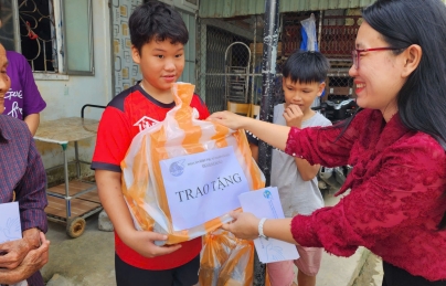 Hội LHPN phường Hải Châu trao tặng 30 suất quà cho người dân bị ảnh hưởng mưa lũ Hội LHPN phường Hải Châu trao tặng 30 suất quà cho người dân bị ảnh hưởng mưa lũ