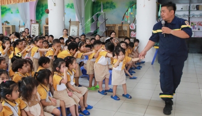 Bản tin Video: Tăng cường kỹ năng phòng cháy, chữa cháy cho cán bộ công nhân viên Trường Mầm non Dạ Lan Hương Bản tin Video: Tăng cường kỹ năng phòng cháy, chữa cháy cho cán bộ công nhân viên Trường Mầm non Dạ Lan Hương