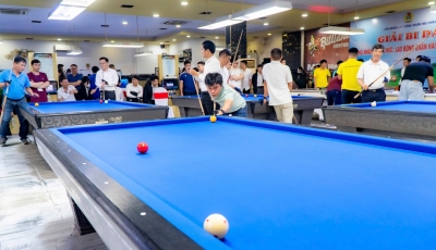 124 người lao động tranh tài với bộ môn billiard 124 người lao động tranh tài với bộ môn billiard