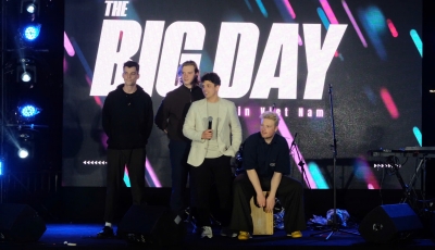 Nhóm nhạc The Big Day khuấy động công viên APEC Nhóm nhạc The Big Day khuấy động công viên APEC