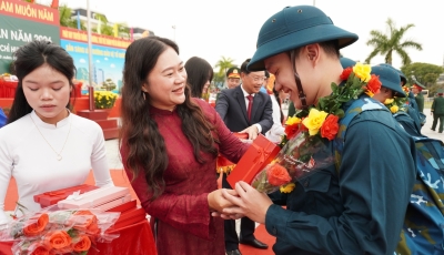 Thanh niên Hải Châu lên đường nhập ngũ Thanh niên Hải Châu lên đường nhập ngũ