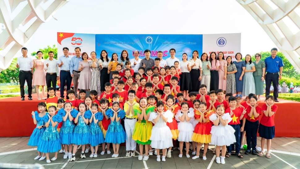 Học sinh quận Hải Châu thoả sức sáng tạo với cuộc thi xếp sách nghệ thuật Học sinh quận Hải Châu thoả sức sáng tạo với cuộc thi xếp sách nghệ thuật